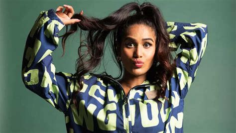 ‘GETTING HOT’: Poonam Pandey crosses all limits of。